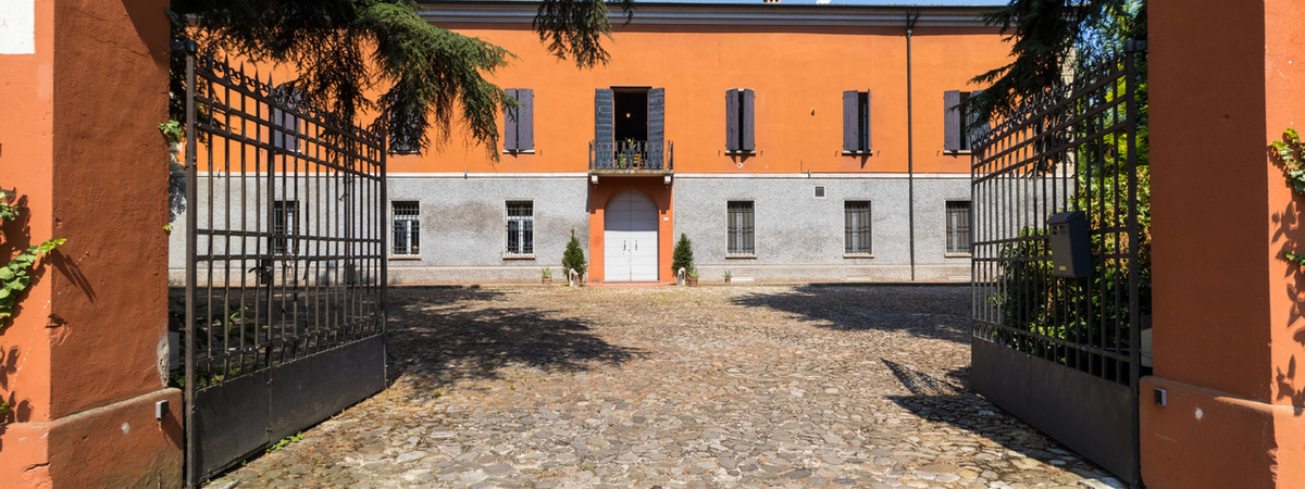 PALAZZO STORICO CON PARCO SECOLARE - RUSSI